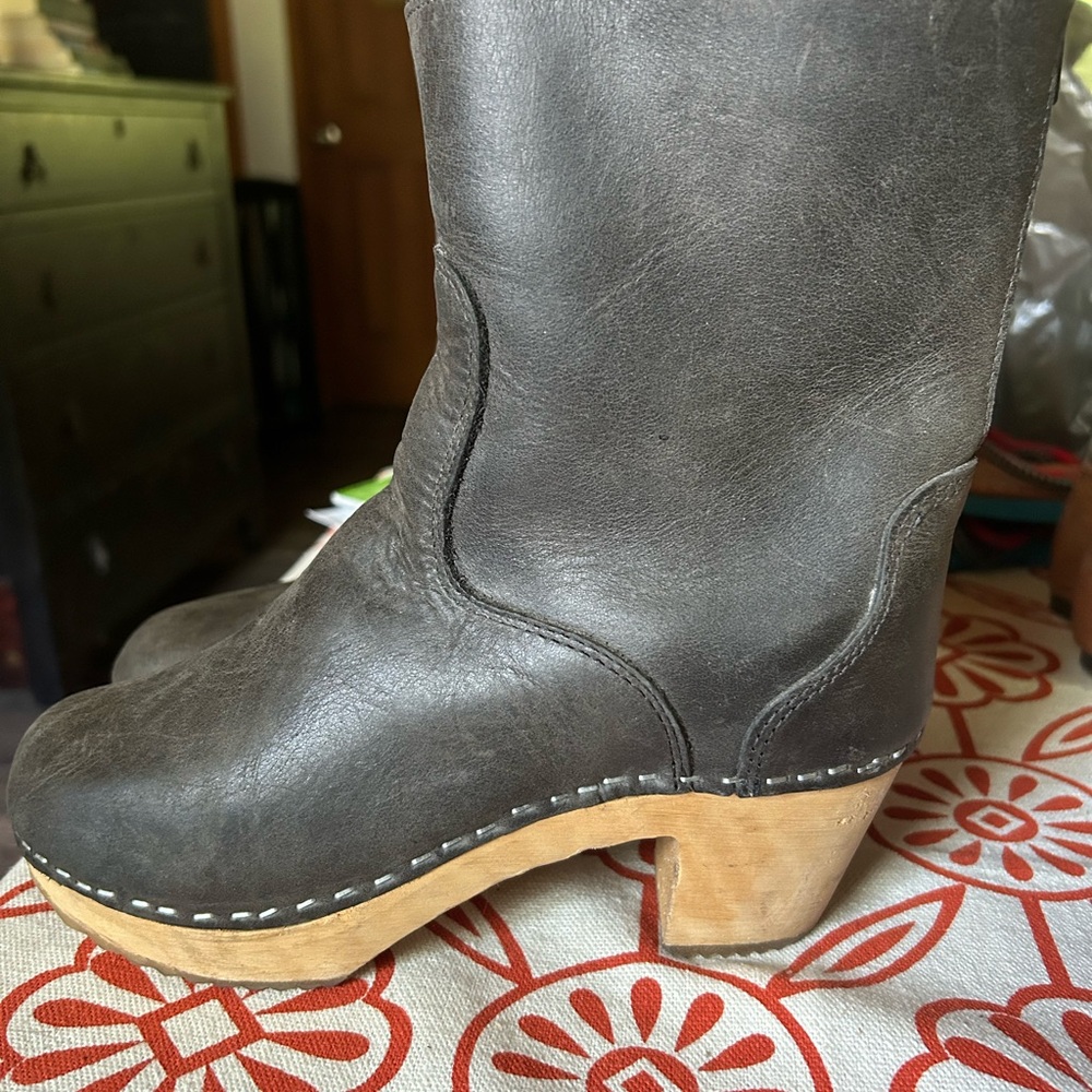 Nina Z Handmade Women’s Dark Brown Leather Clog Boots Size 37